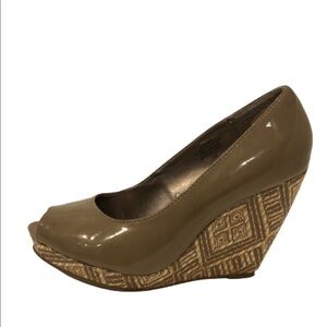 𝅺sam & Libby Aztec wedge patent leather peeptoe 7.5